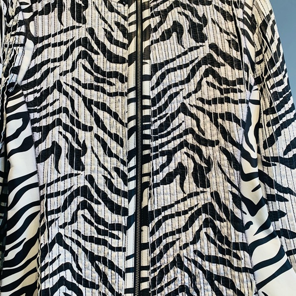 In Transit2 Black & White Zebra Animal Print Pleated Stripe Leather Shirt Jacket - Picture 5 of 7